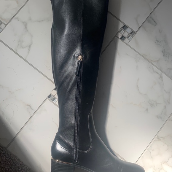 According to Zara, Kitten Heel Boots Are the Style to Know  Zara tall low heel boots -  never worn